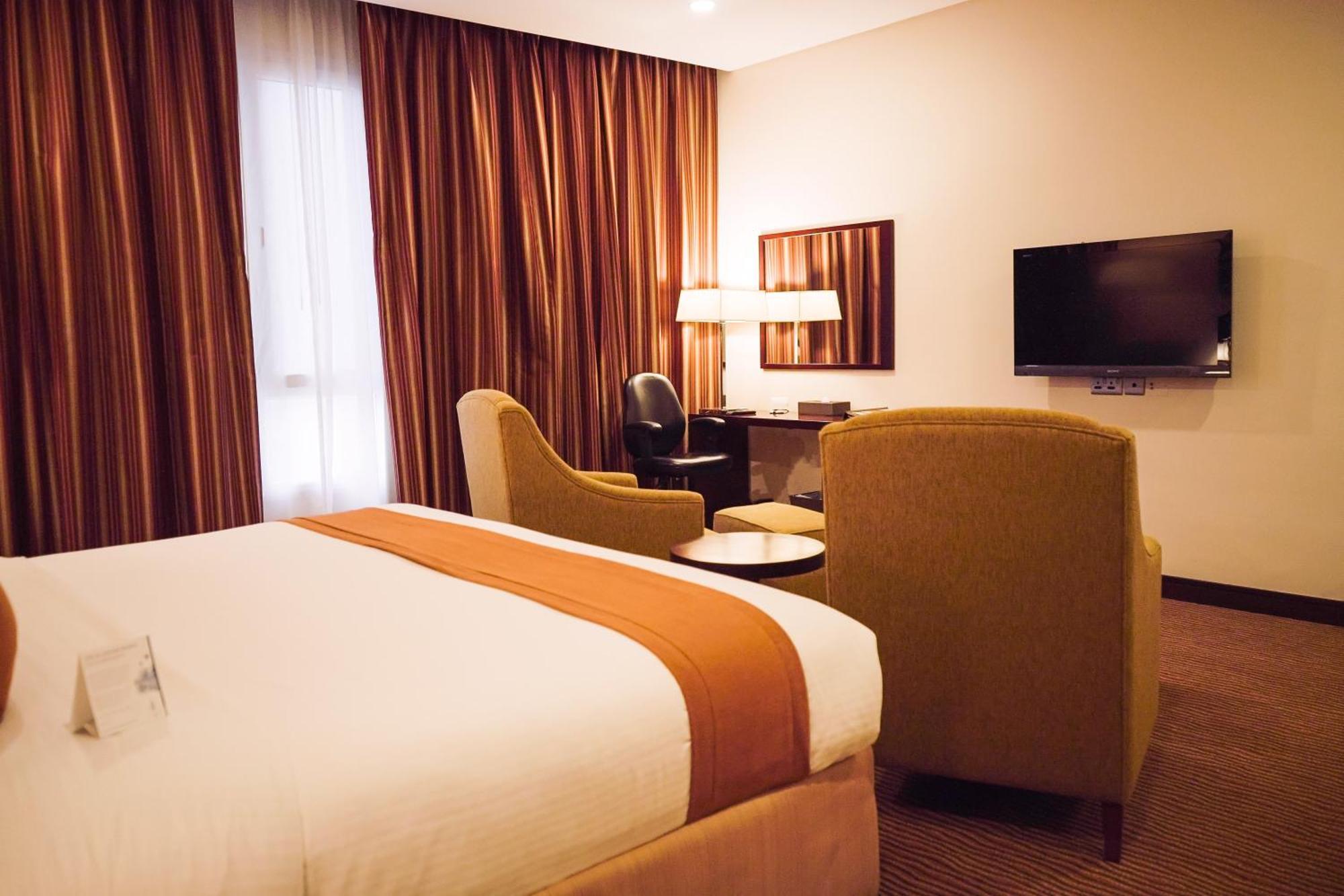 City Seasons Hotel & Suites Маскат Экстерьер фото