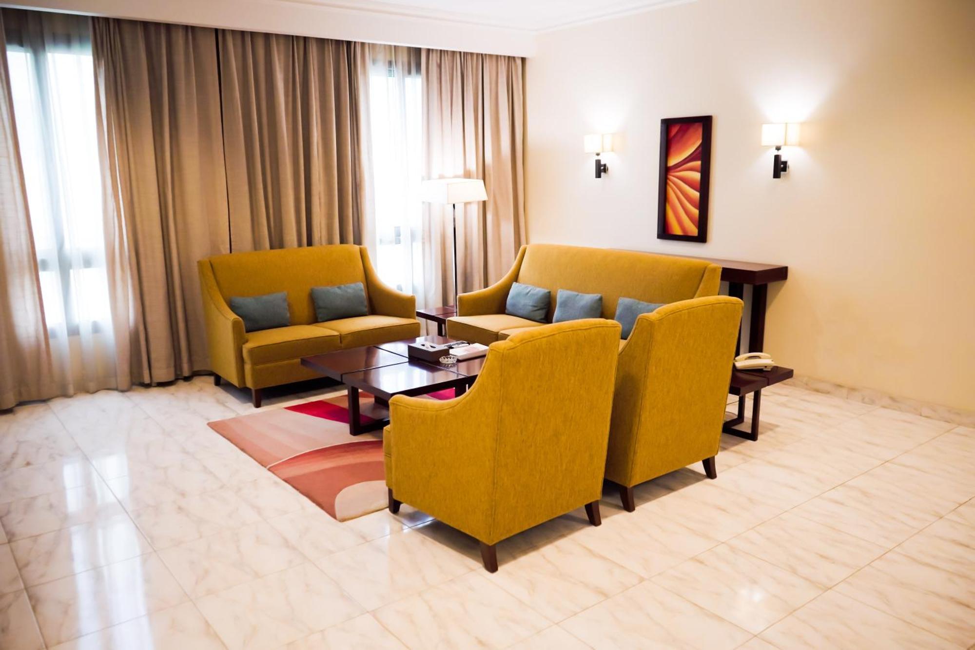City Seasons Hotel & Suites Маскат Номер фото