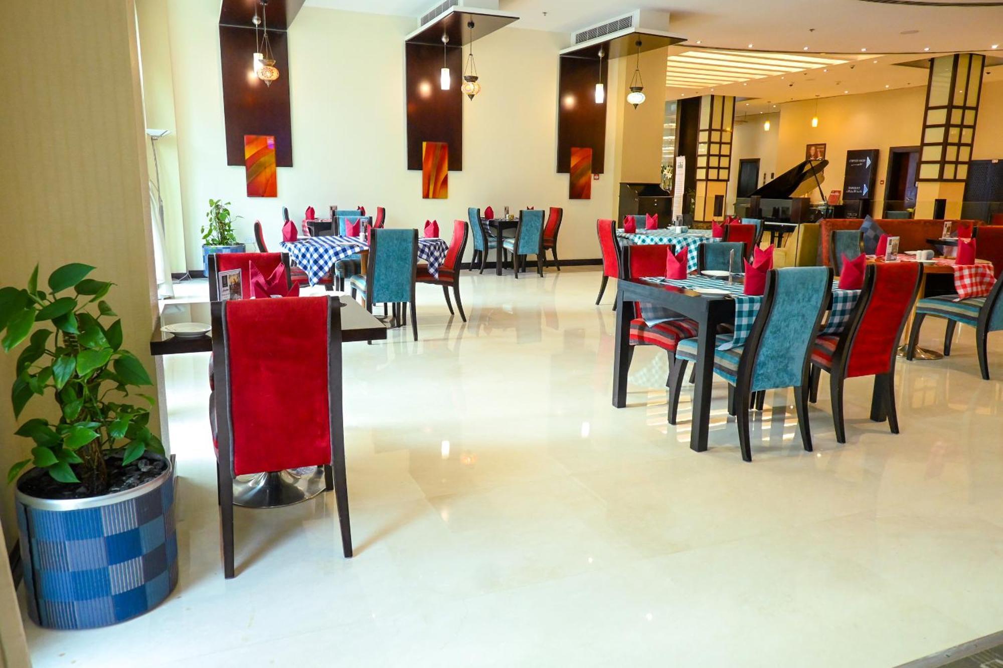 City Seasons Hotel & Suites Маскат Экстерьер фото