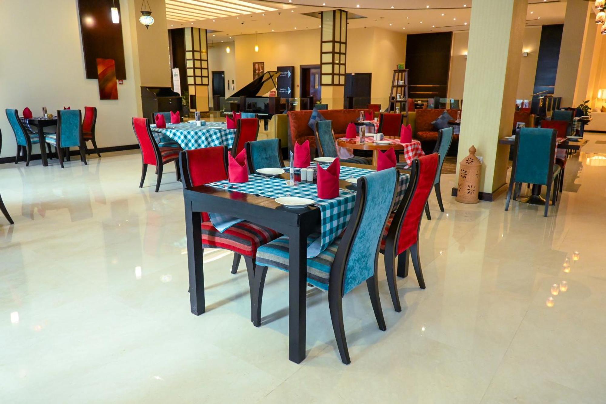 City Seasons Hotel & Suites Маскат Экстерьер фото