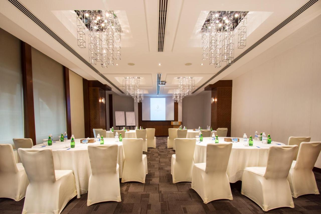 City Seasons Hotel & Suites Маскат Экстерьер фото