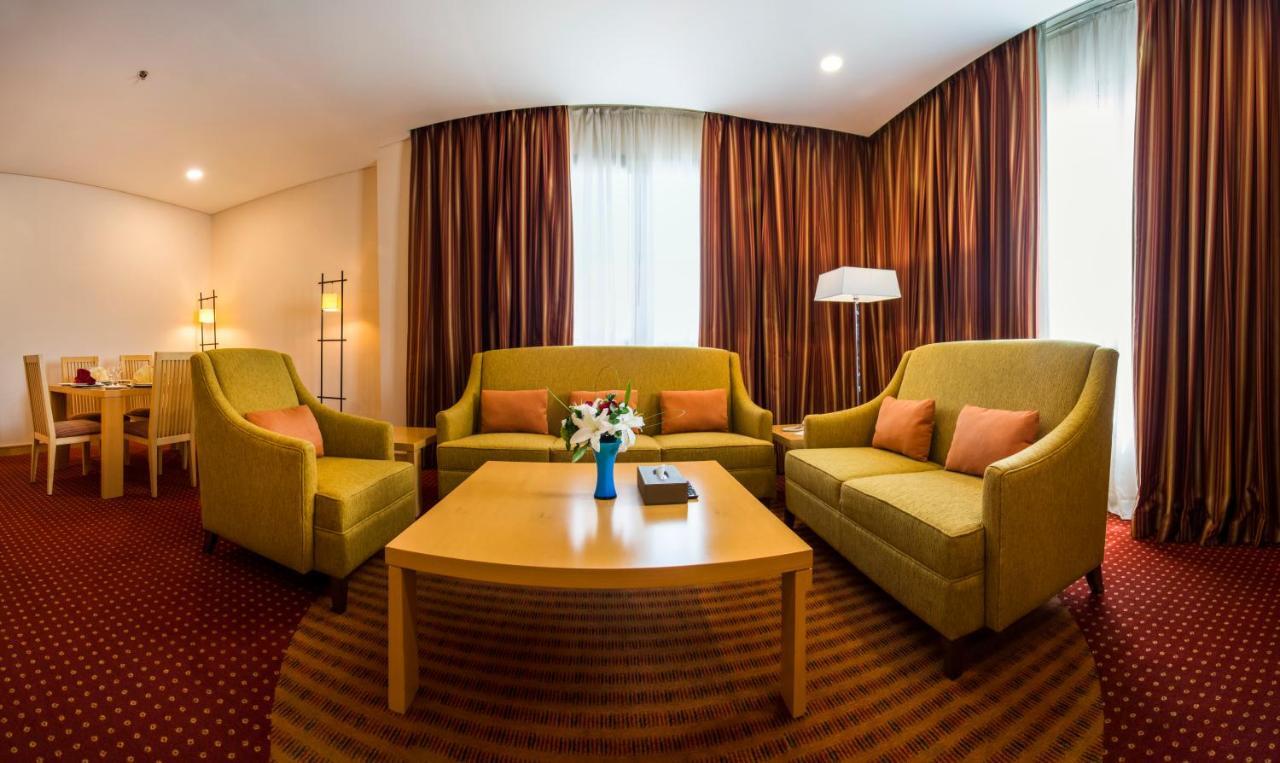 City Seasons Hotel & Suites Маскат Экстерьер фото